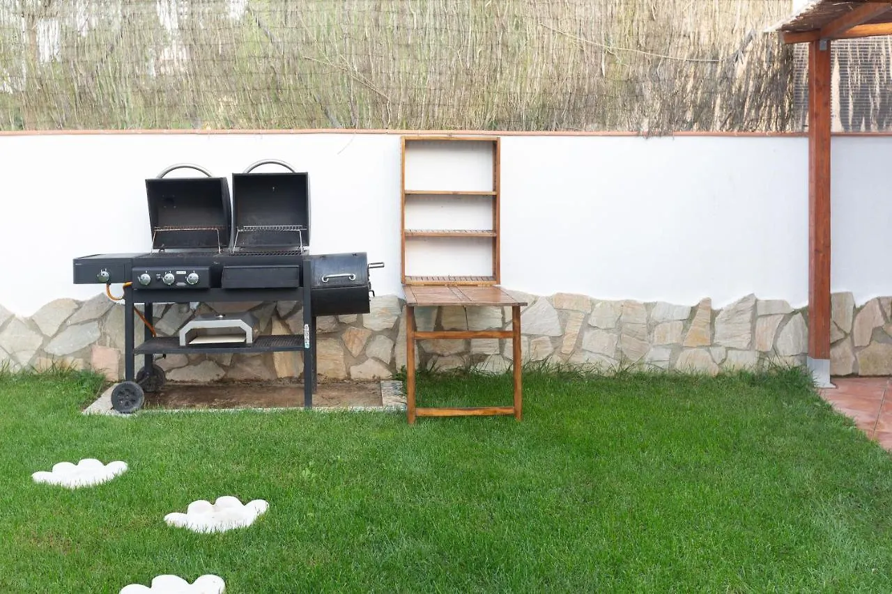 Detached Villa For 6 People In Lloret De Mar With Comunal Outdoor Swimming Pool Puigventos إسبانيا