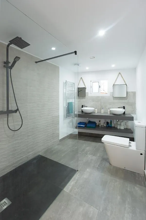 Detached Villa For 6 People In Lloret De Mar With Comunal Outdoor Swimming Pool Puigventos 0*,  إسبانيا