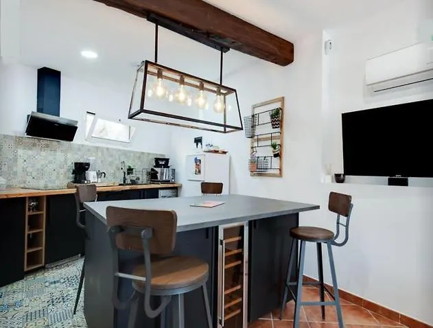 Detached Villa For 6 People In Lloret De Mar With Comunal Outdoor Swimming Pool Puigventos スペイン