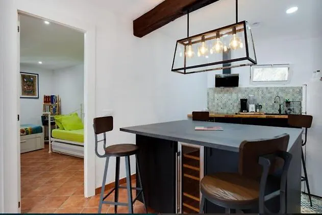 Detached Villa For 6 People In Lloret De Mar With Comunal Outdoor Swimming Pool Puigventos スペイン