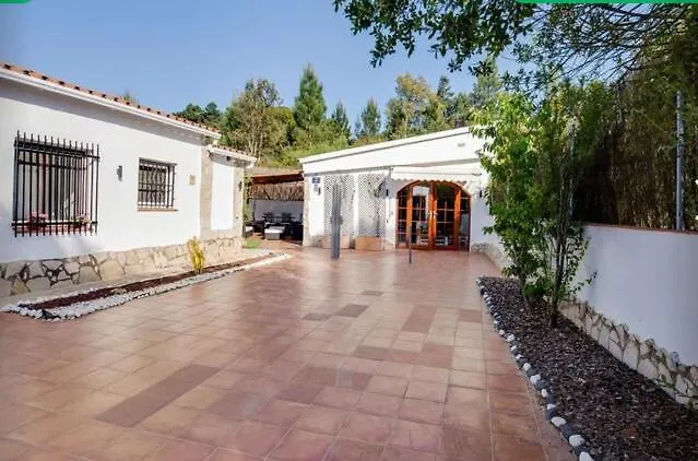 Detached Villa For 6 People In Lloret De Mar With Comunal Outdoor Swimming Pool Puigventos スペイン